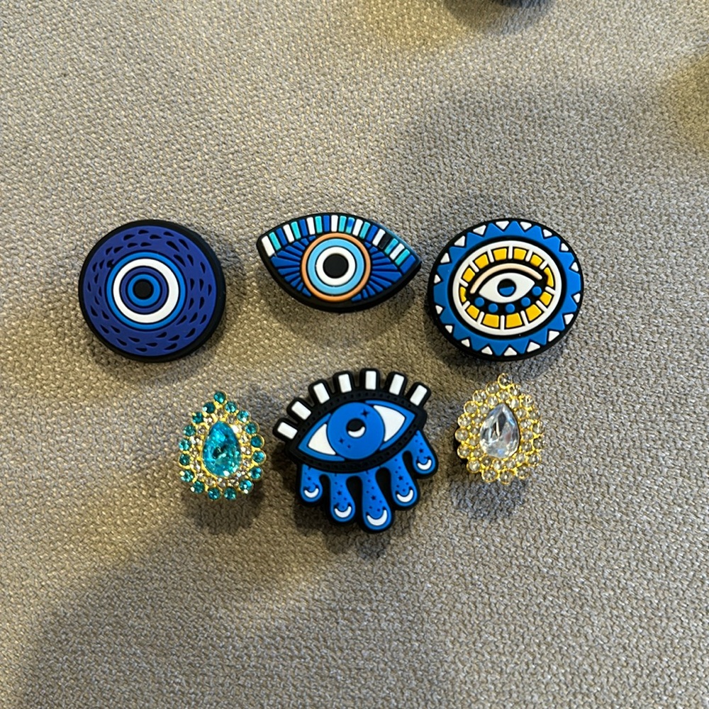 Crocs jibbetz new 6 charmz $$$$$